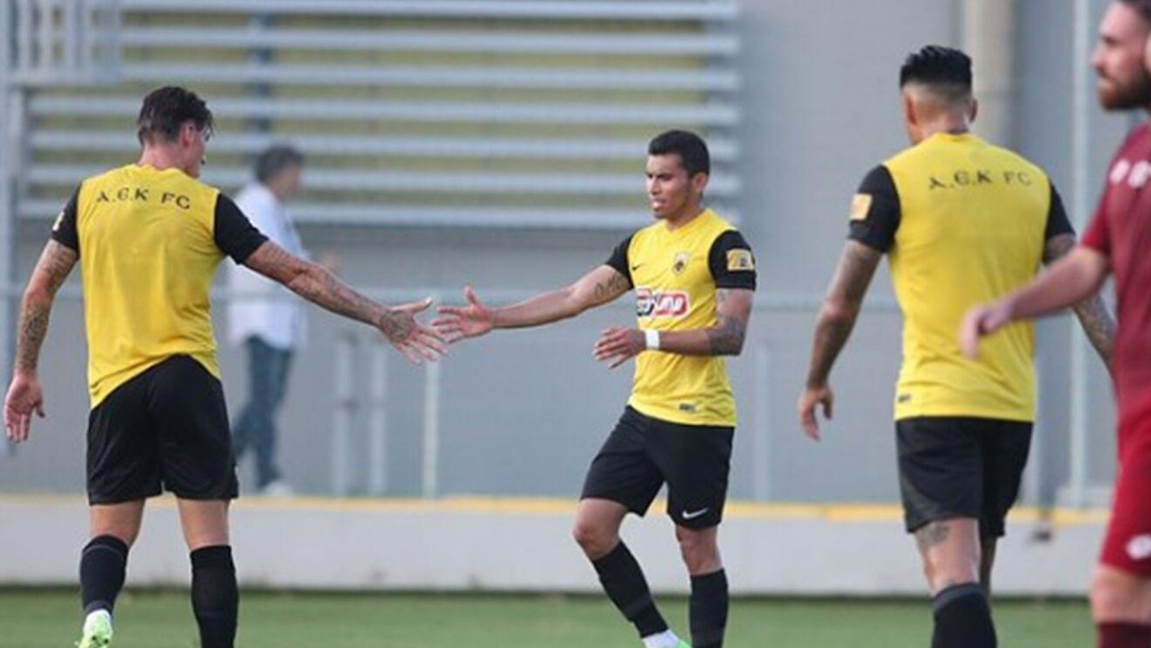 Orbelín Pineda se estrena con doblete en goleada del AEK de Atenas