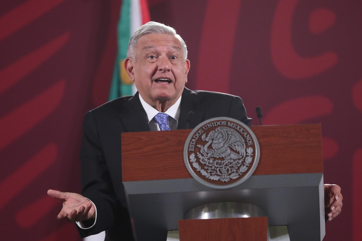 Nuevo plan de estudios de la SEP es defendido por AMLO