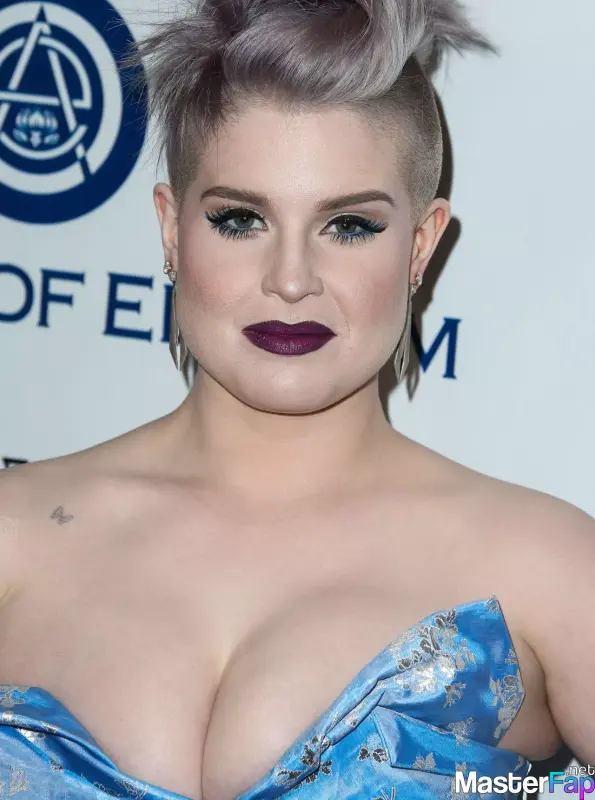 kelly-osbourne-4-masterfap-net