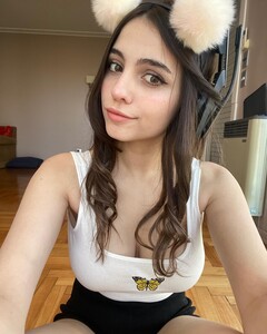 [Image: v24s52lpfvn8.jpg]