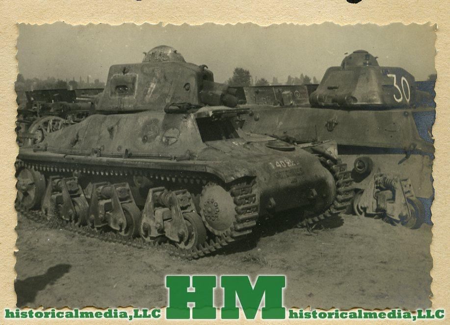 2WK FOTO -BEUTE FR. B-1 PANZER -ARSENAL MABLY BE