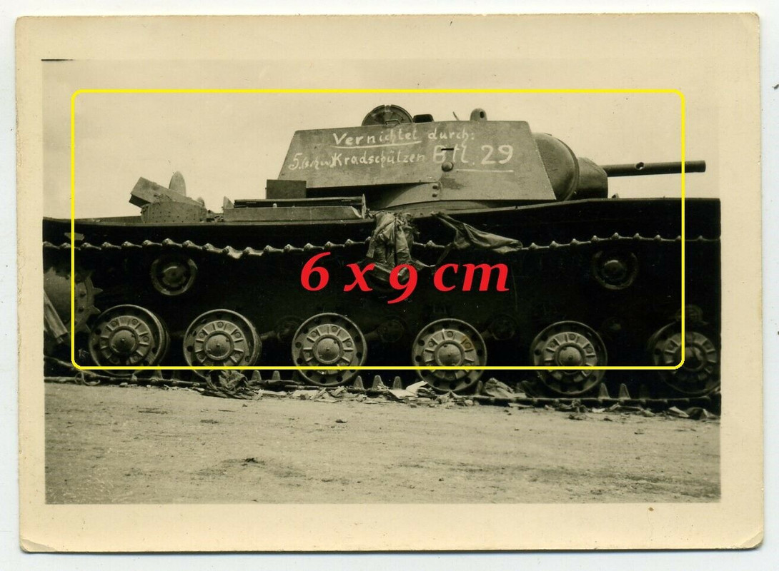 Foto russ. Panzer KW Vernichtet durch 5(schw) Kradschützen BTL 29 Russland Beute