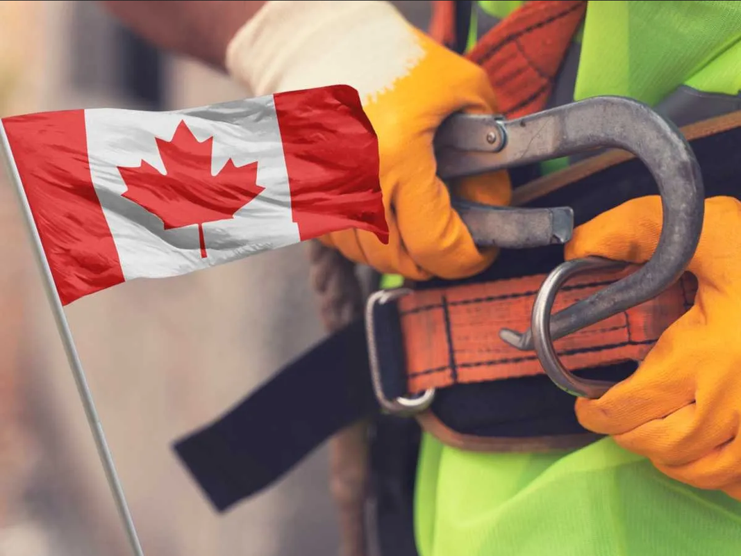 Atractiva influencer se vuelve viral al cambiar el modelaje por la construcción