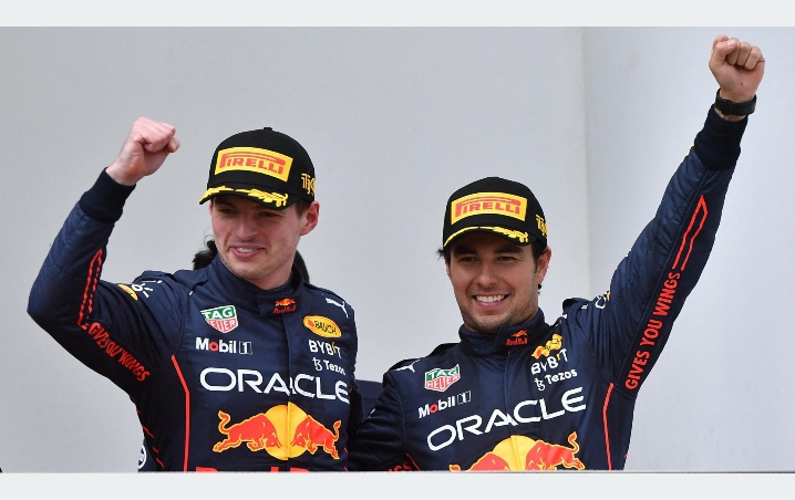 Checo Pérez responde a la supuesta envidia que existe con Max Verstappen