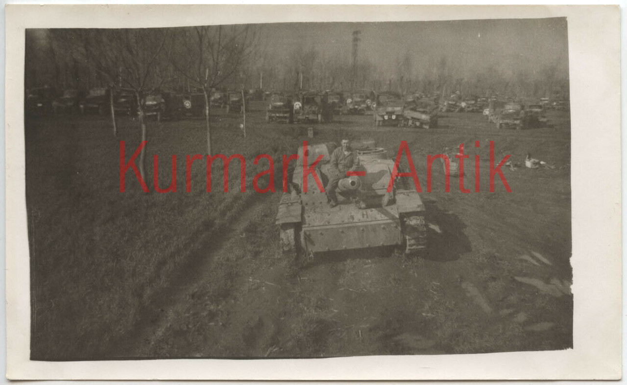 Foto Wehrmacht Panzer Stug Sturmgeschütz 1945 Beute Sammel Platz USA PKW !