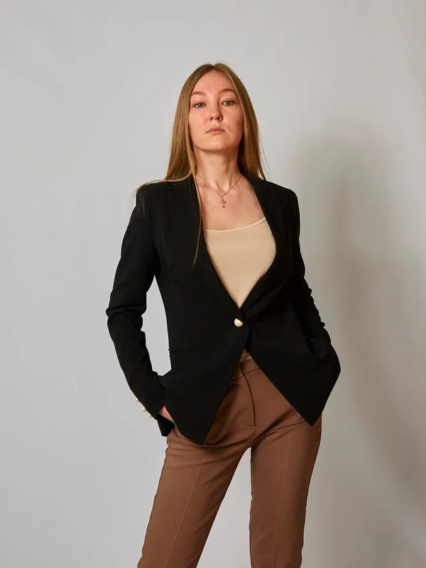 F9C6D200-A7A9-4403-BE18-334E75194934