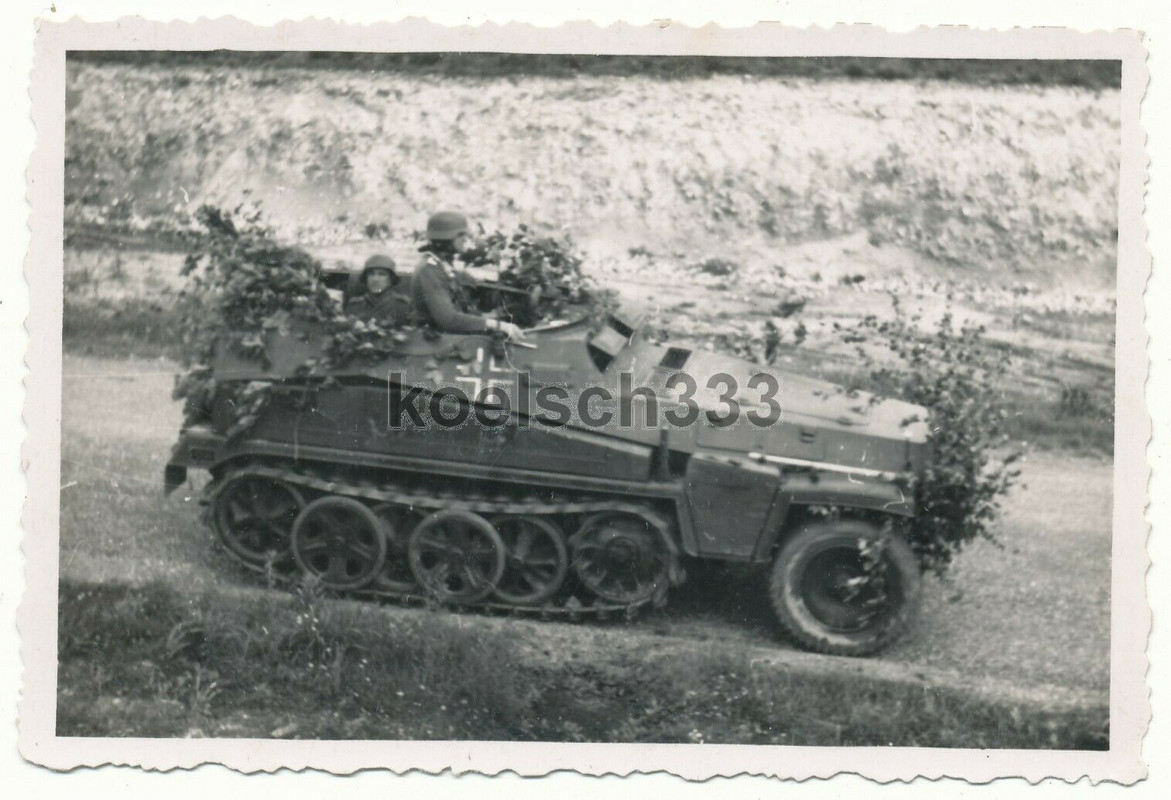 Foto Grenadiere mit Schützenpanzerwagen auf dem Marsch ! Panzer 