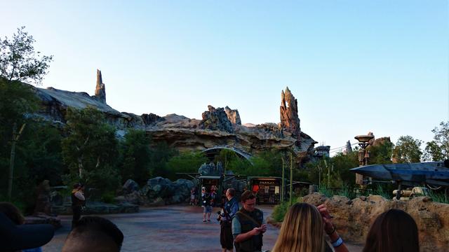 RESISTANCE BASE: Campamento secreto de la Resistencia en Galaxy's Edge - DISNEYLAND ~ STAR WARS: GALAXY'S EDGE, LA GUIA (1)