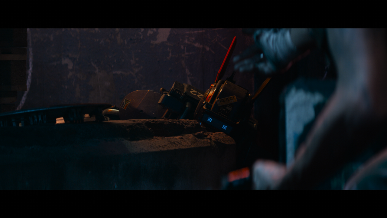 Chappie.2015.2160p.UHD.BDRemux.TrueHD.Atmos.7.1.HYBRID.DoVi-DVT.mkv_002616.135