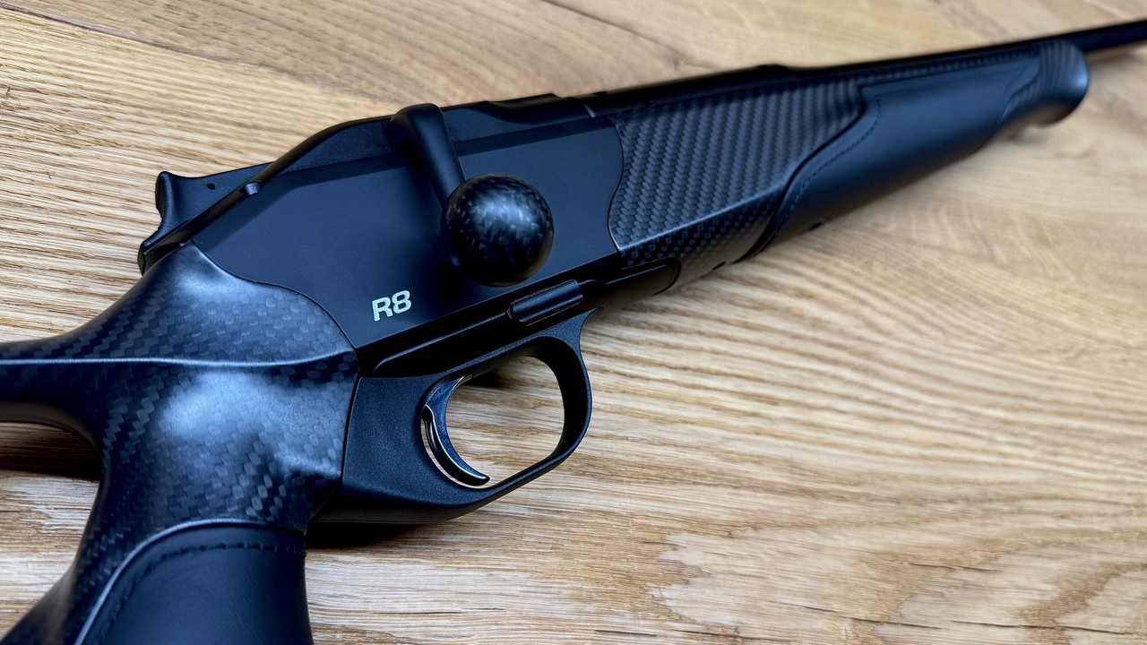 R8-Carbon-Leder-Komplettwaffe-4