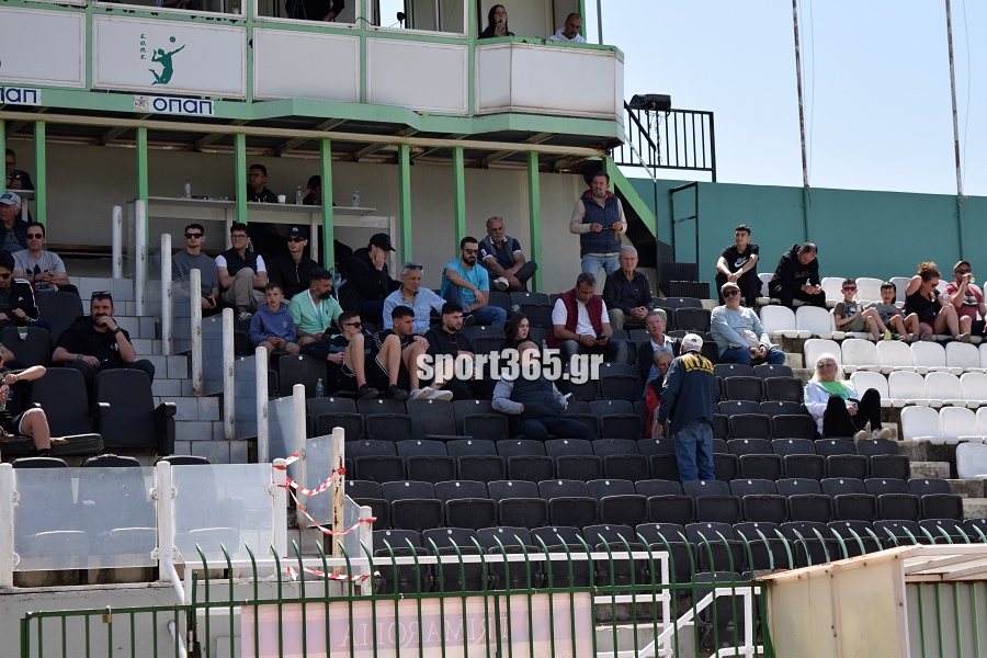 , &Pi;&alpha;&nu;&theta;&omicron;&upsilon;&rho;&iota;&alpha;&kappa;ό&sigmaf;- &Pi;&alpha;&lambda;&lambda;&eta;&xi;&omicron;&upsilon;&rho;&iota;&alpha;&kappa;ό&sigmaf; 3-0: &Mu;&epsilon; &tau;&omicron; &delta;&epsilon;&xi;ί &sigma;&tau;&alpha; &mu;&pi;&alpha;&rho;ά&zeta; &mu;&epsilon; &chi;&alpha;&tau; &tau;&rho;&iota;&kappa; &tau;&omicron;&upsilon; &Alpha;&gamma;&gamma;&epsilon;&lambda;ή (&phi;&omega;&tau;&omicron;&gamma;&rho;&alpha;&phi;ί&epsilon;&sigmaf;)