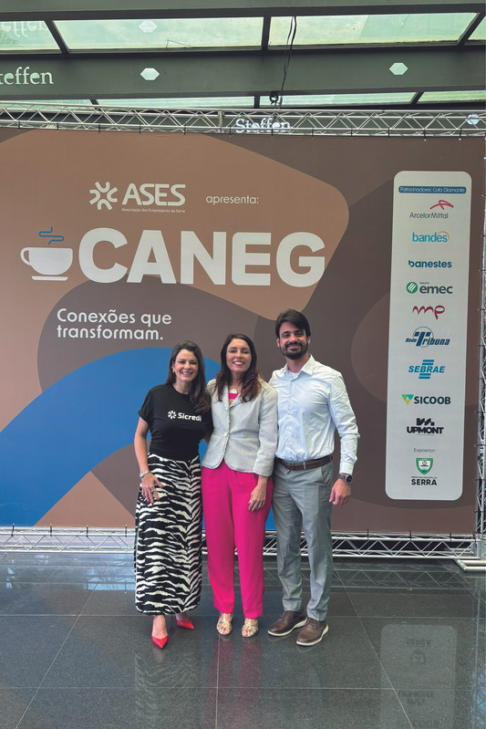 A gerente da agência Sicredi Serrana Laranjeiras, Fernanda Bertollo, a presidente da Ases, Leonelle Lamas, e o assessor de investimentos da Sicredi Serrana, Mônico Torres, no 238º Café de Negócios da Ases