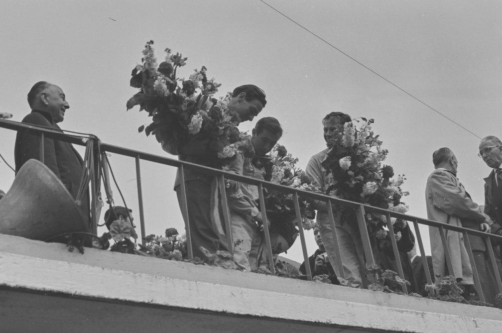 1965 бел подиум