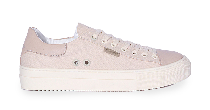 Tênis nude claro com ilhoses