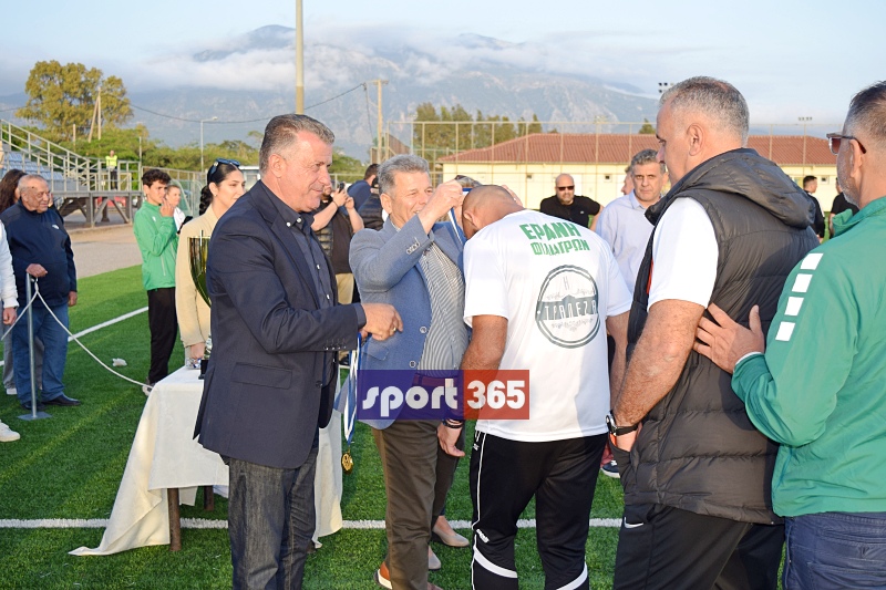 , &Tau;&omicron; &phi;&omega;&tau;&omicron;&rho;&epsilon;&pi;&omicron;&rho;&tau;ά&zeta; &tau;&omicron;&upsilon; &tau;&epsilon;&lambda;&iota;&kappa;&omicron;ύ &Epsilon;&rho;ά&nu;&eta;-&Pi;&alpha;&nu;&theta;&omicron;&upsilon;&rho;&iota;&alpha;&kappa;ό&sigmaf; (&phi;&omega;&tau;&omicron;)