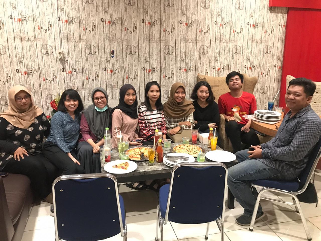 Ilustrasi buka bersama teman-teman