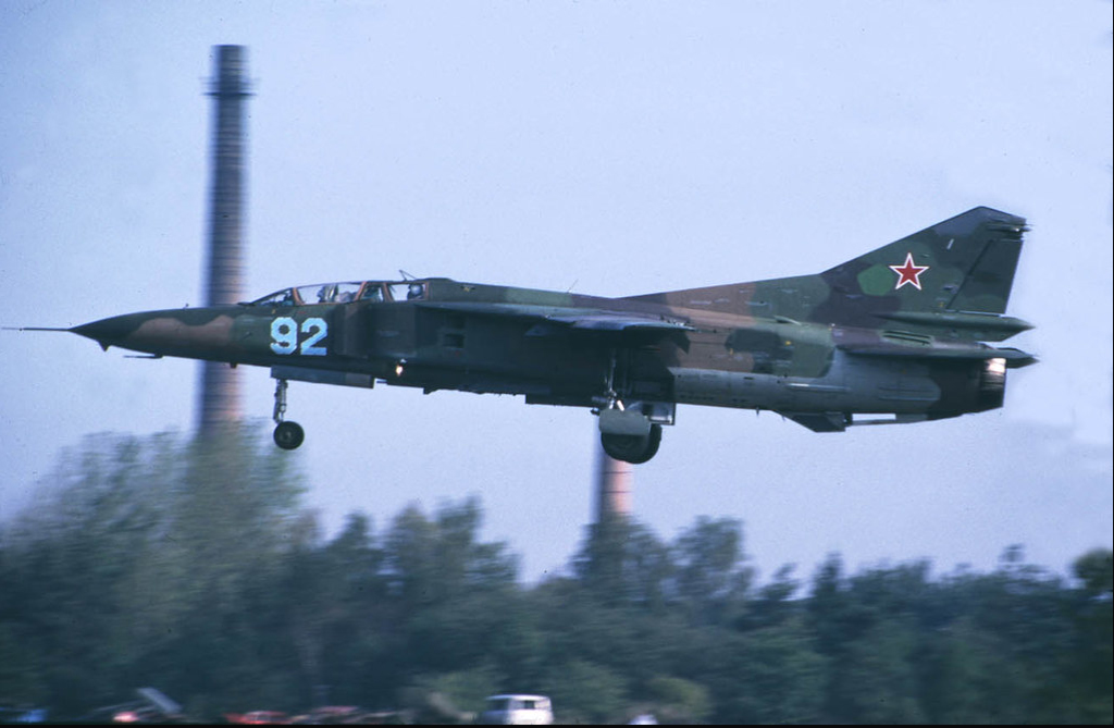 559 APIB Mig-23UB 92 Blue_6902015_4