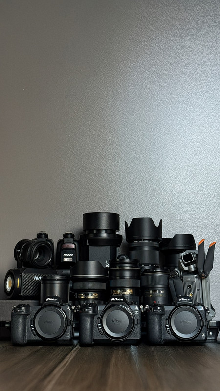 Equipamentos fotográficos preparados para cobertura de casamento