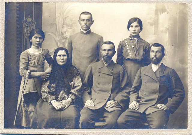 Семья ДЕМЯШЕВЫХ 1914г.