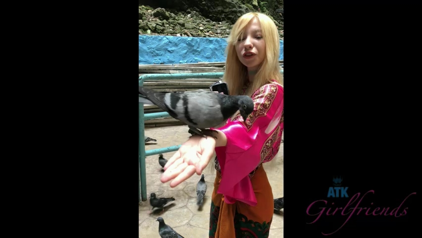 KReeves - AKTG1rlfr3nd$ - 081619 SD.mp4_snapshot_06.26.285