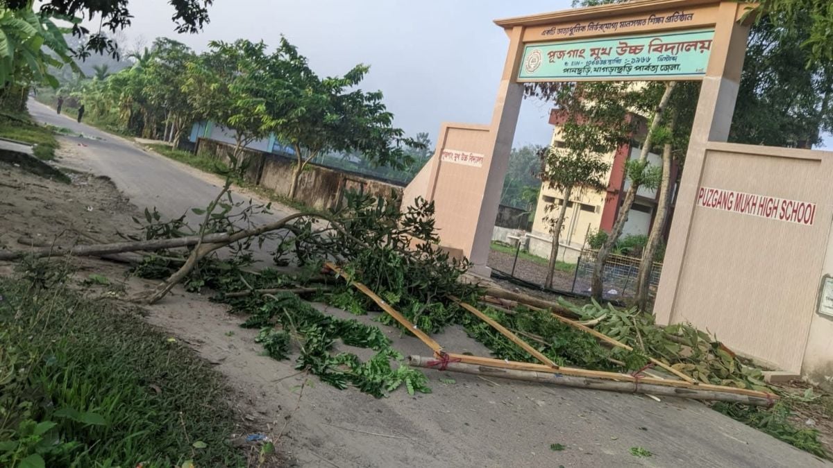 সাজেক সড়ক অবরোধে হামলার প্রতিবাদে খাগড়াছড়ি ও রাঙামাটিতে আধাবেলা অবরোধ