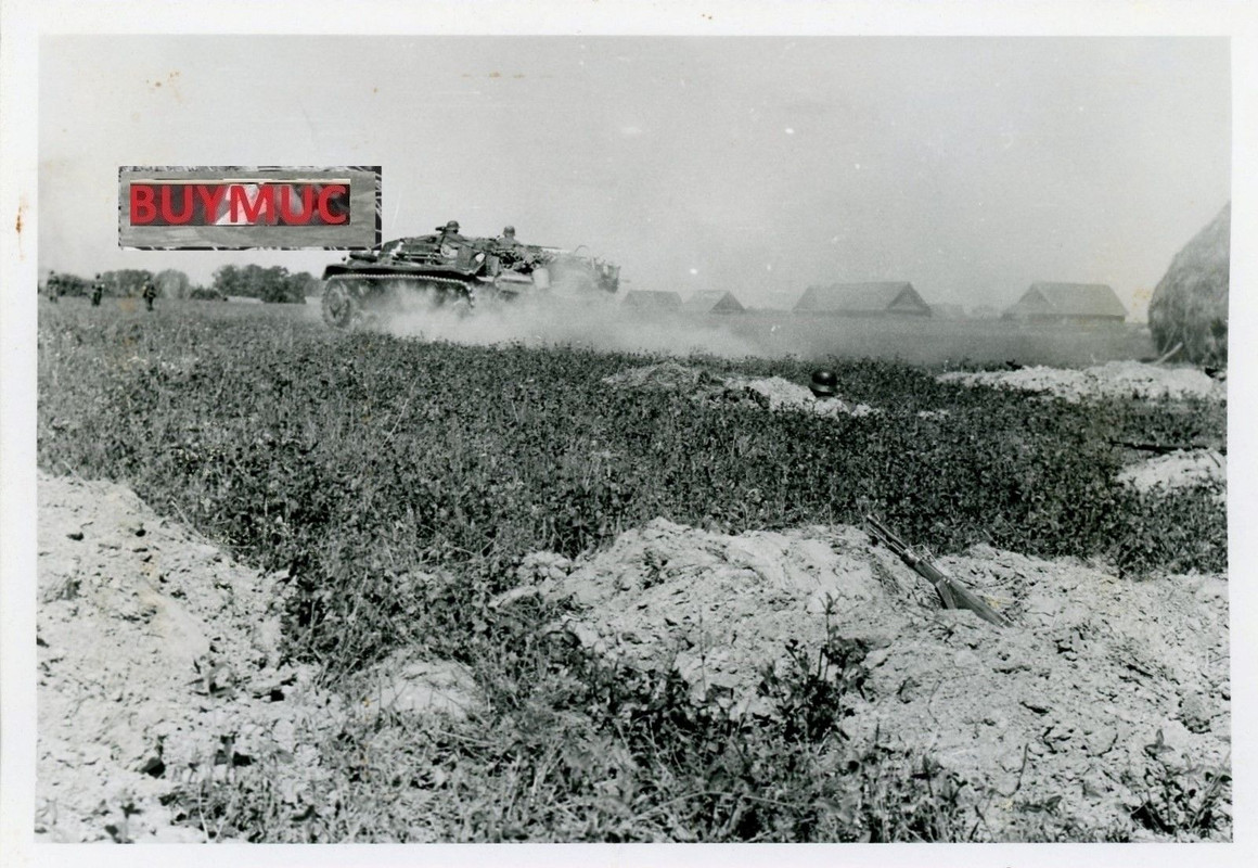 LARGE FOTO PANZER TANK STURMGESCHÜTZ BEI CHOLM 4