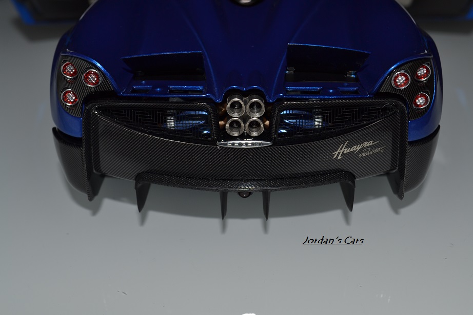 PAGANI-HUAYRA-LCD-vz