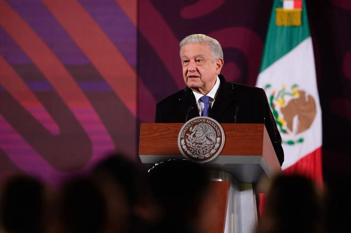 “Mi pésame a los familiares de Carlos Urzúa, lamento mucho su muerte”: AMLO