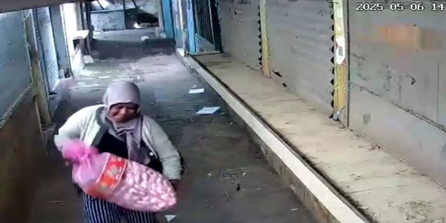 Terekam CCTV! Pemilik Toko Relakan Bawang Putih Dicuri Ibu-Ibu Karena Kasihan