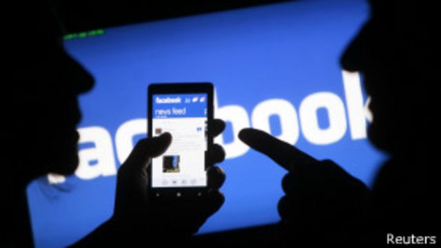 La polémica en redes por la forma de vestir de la mamá modelo