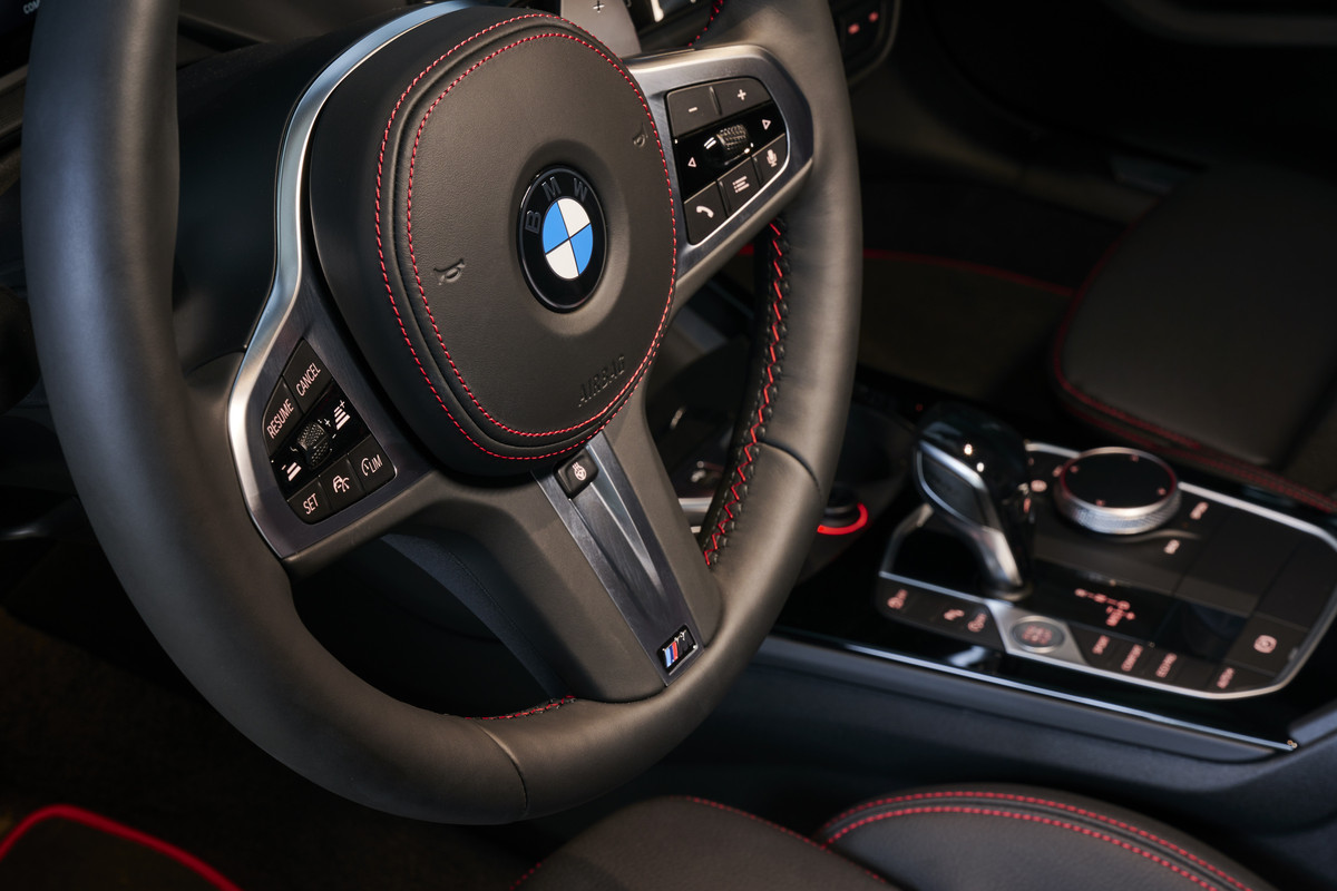 P90402211_highRes_the-all-new-bmw-128t