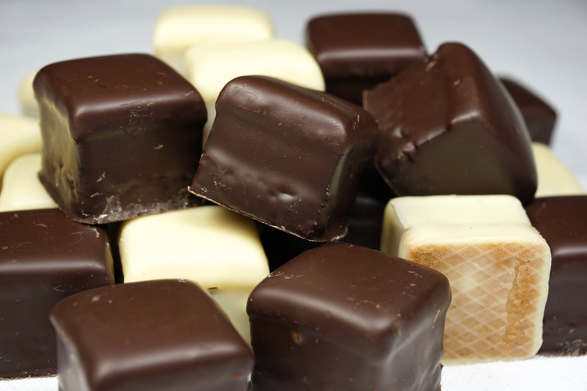 brown-chocs-dominoes-1912440-1280.jpg