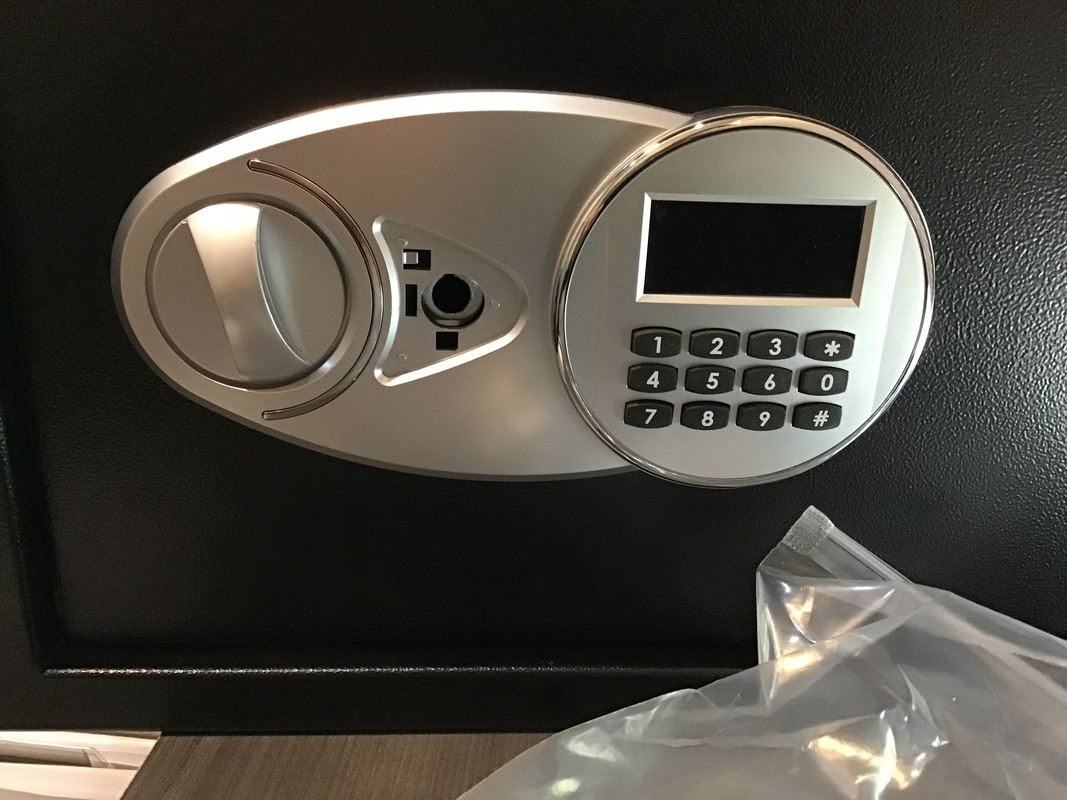 Amazon Basics safe lock broke when I tried to open it. Can't open, what ...