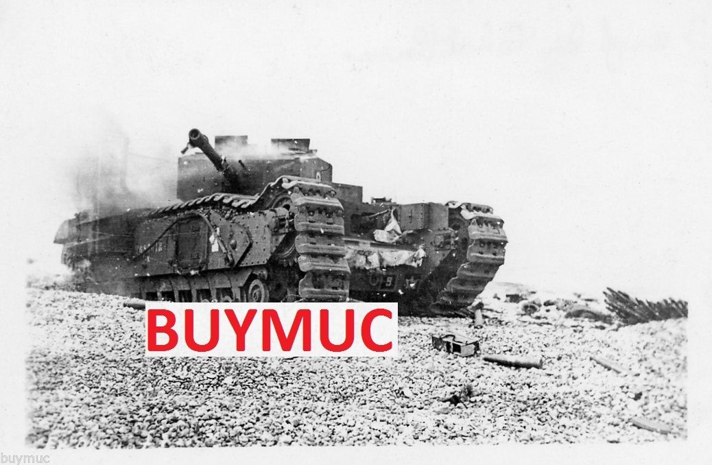 FOTO LANDUNG ENGLÄNDER DIEPPE 1942 ZERST. TANK