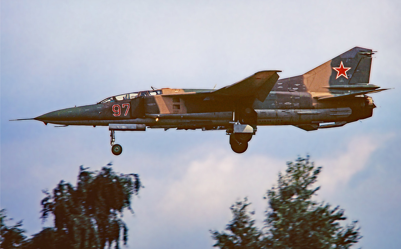 833 IAP Mig-23UB 97 Red_Summer 1991
