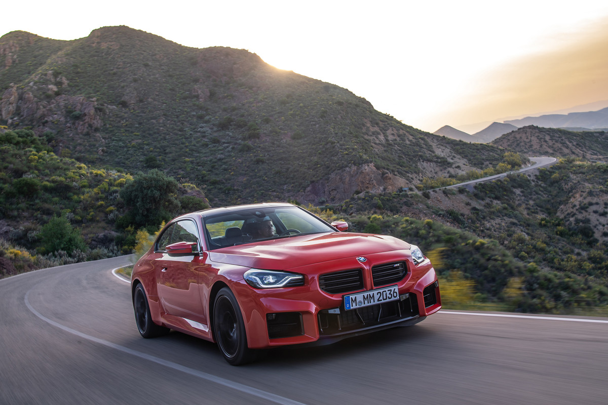 P90481895_highRes_the-all-new-bmw-m2-c