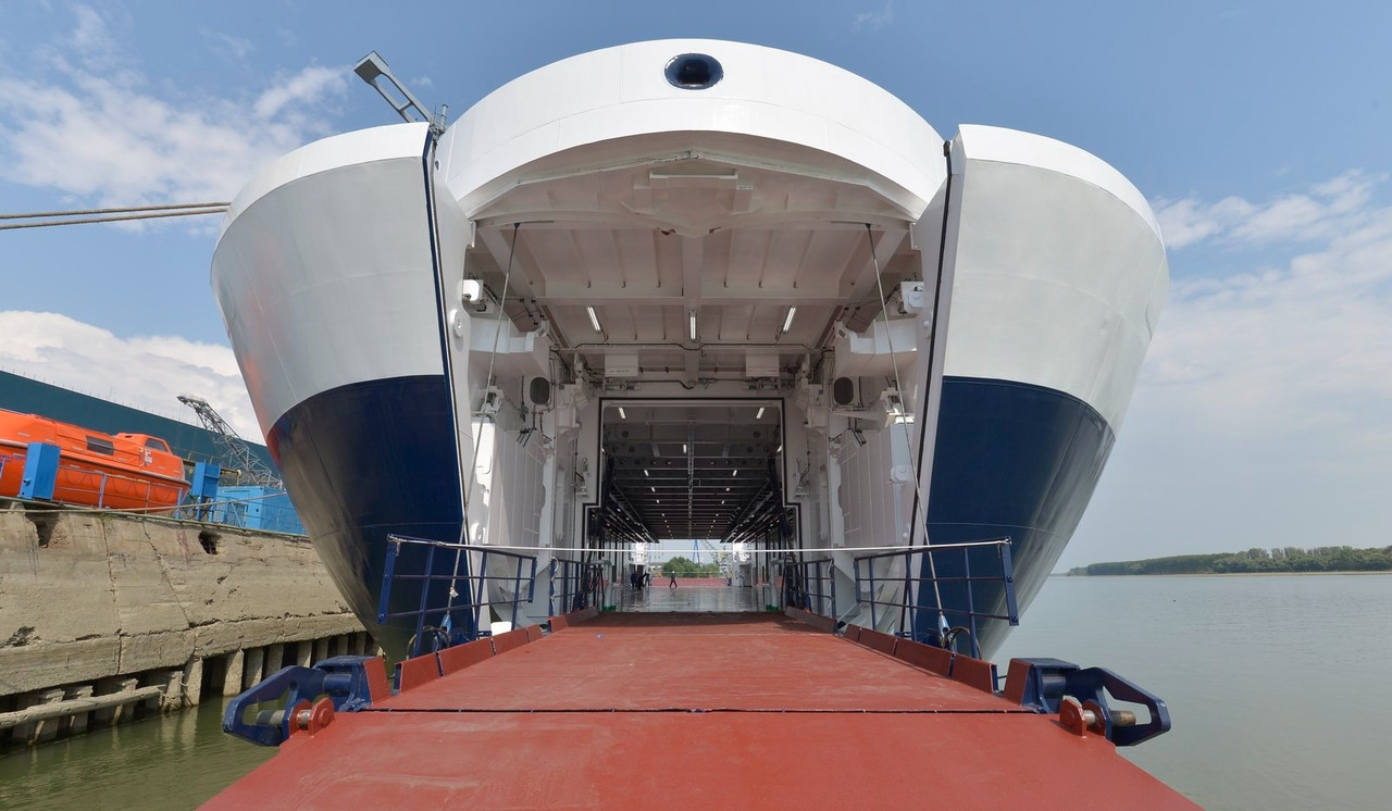 MV-Veteran-bow-door-and-ramp.jpg