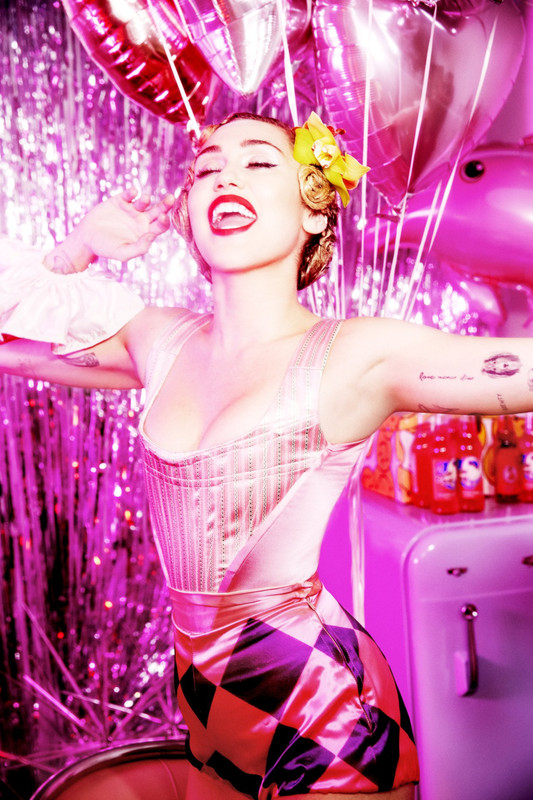 Miley-Cyrus-Sexy-1