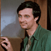 Hawkeyealan-alda-mash-1.gif