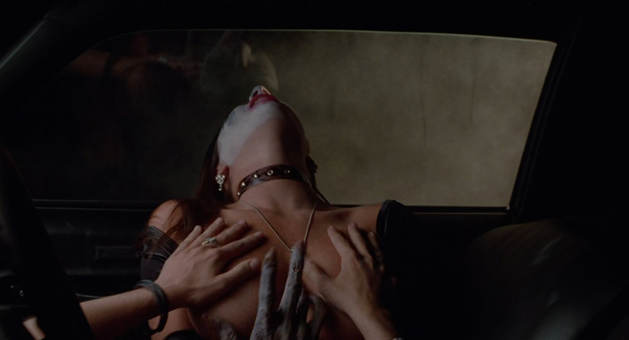 Idle Hands 1999 (1080p x265 10bit Tigole).mkv_snapshot_01.07.40_