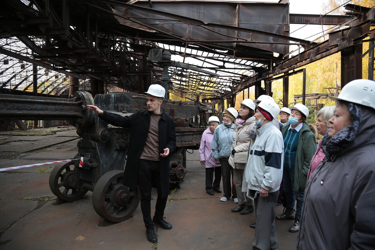 Экскурсовод Н.Г. Попов