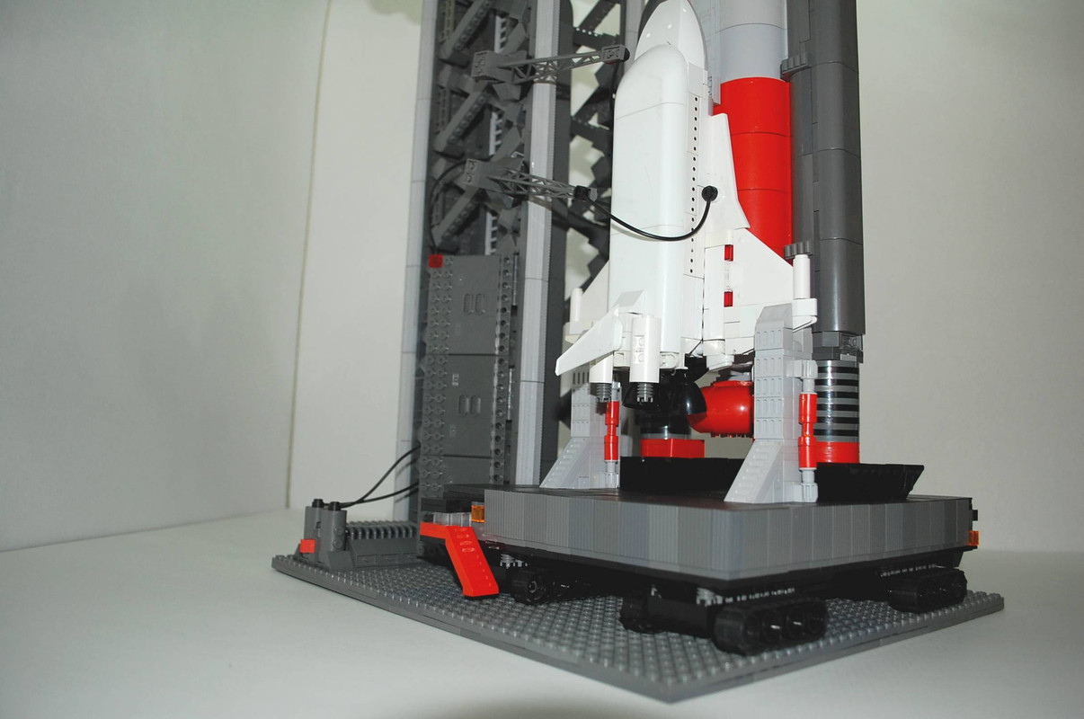 Lanzadera Challenger y torre de lanzamiento 06