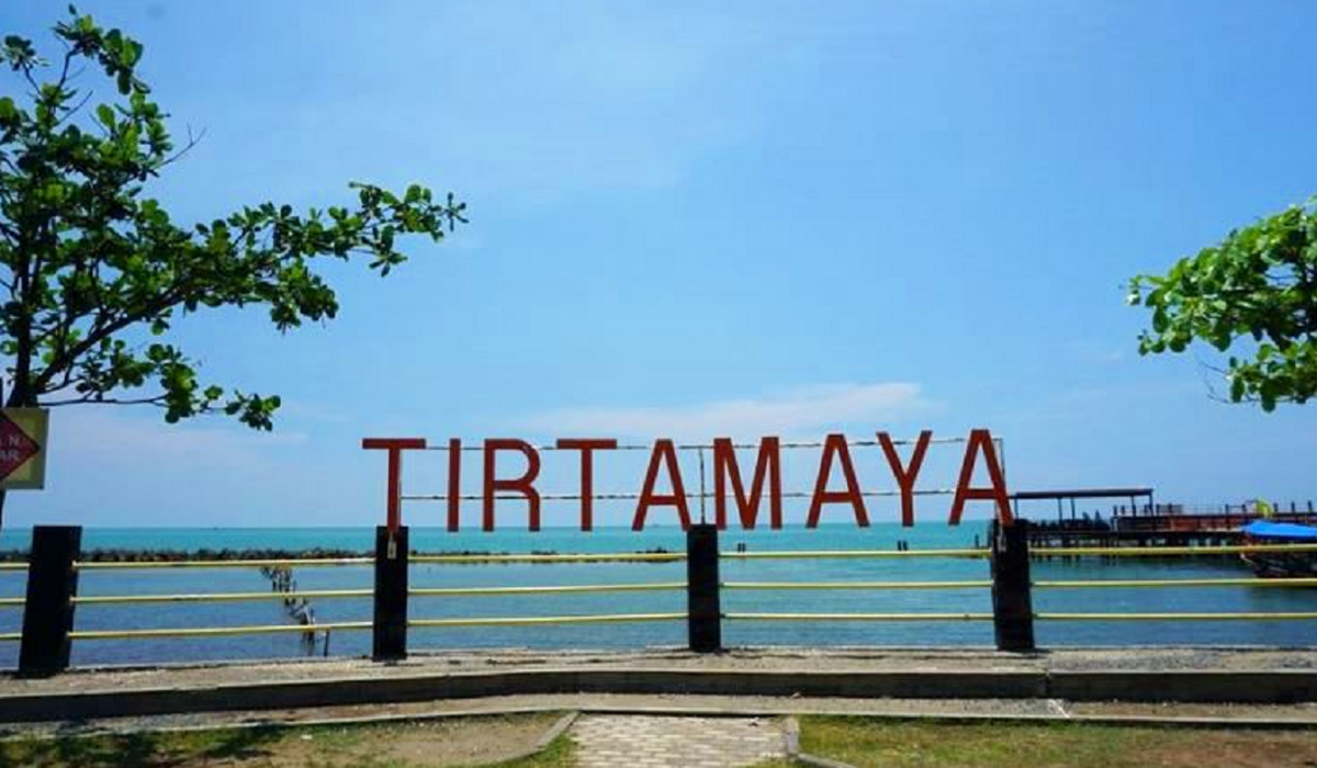 Viral! Keindahan Sunset Pantai Tirtamaya Bikin Wisatawan Terpukau