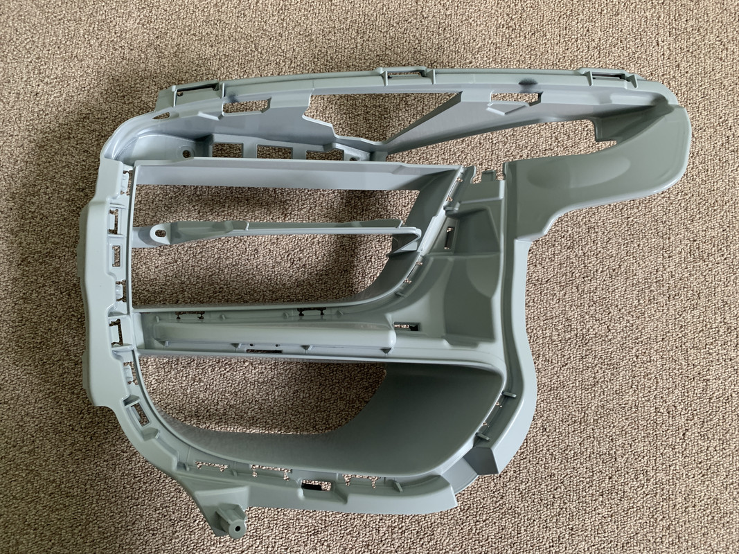 BRAND NEW NEW OEM PORSCHE MACAN GTS FRONT BUMPER RIGHT GRILL