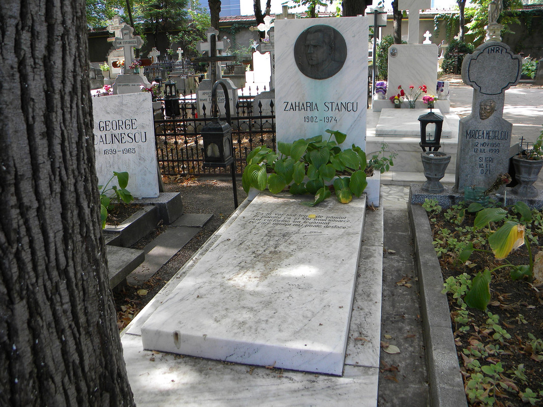 Bucuresti-Romania-Cimitirul-Bellu-Ortodox-Mormantul-lui-Zaharia-Stancu-scriitor