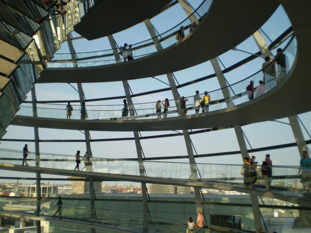 Jueves 13-de torre de protección a montaña de escombros y visita al Reichstag - Willkommen in Berlin (8)