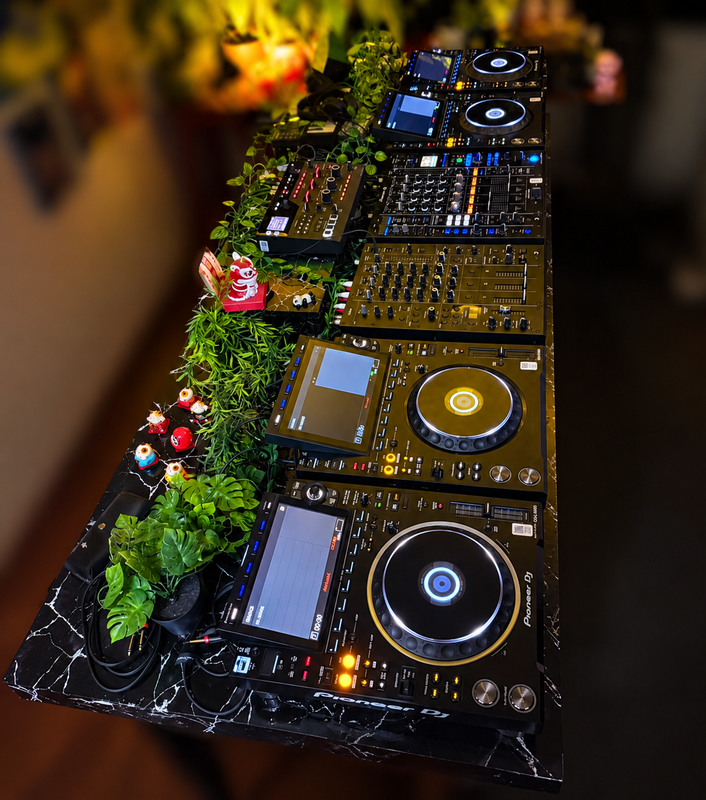 Cabina DJ IN PROGRESS