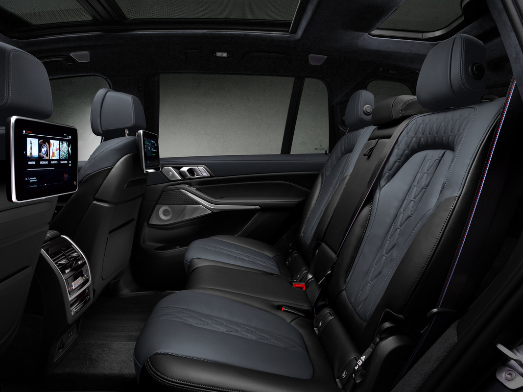 P90386166_highRes_bmw-x7-edition-dark-