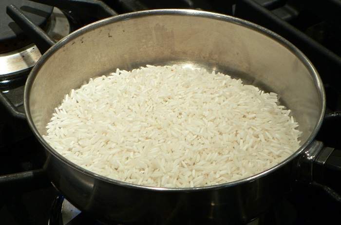 Ilustrasi memasak nasi