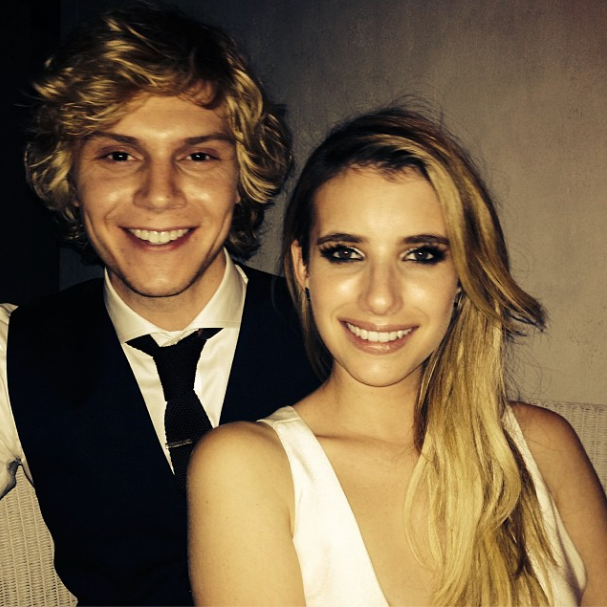    Emma Roberts con Fidanzato Evan Peters 